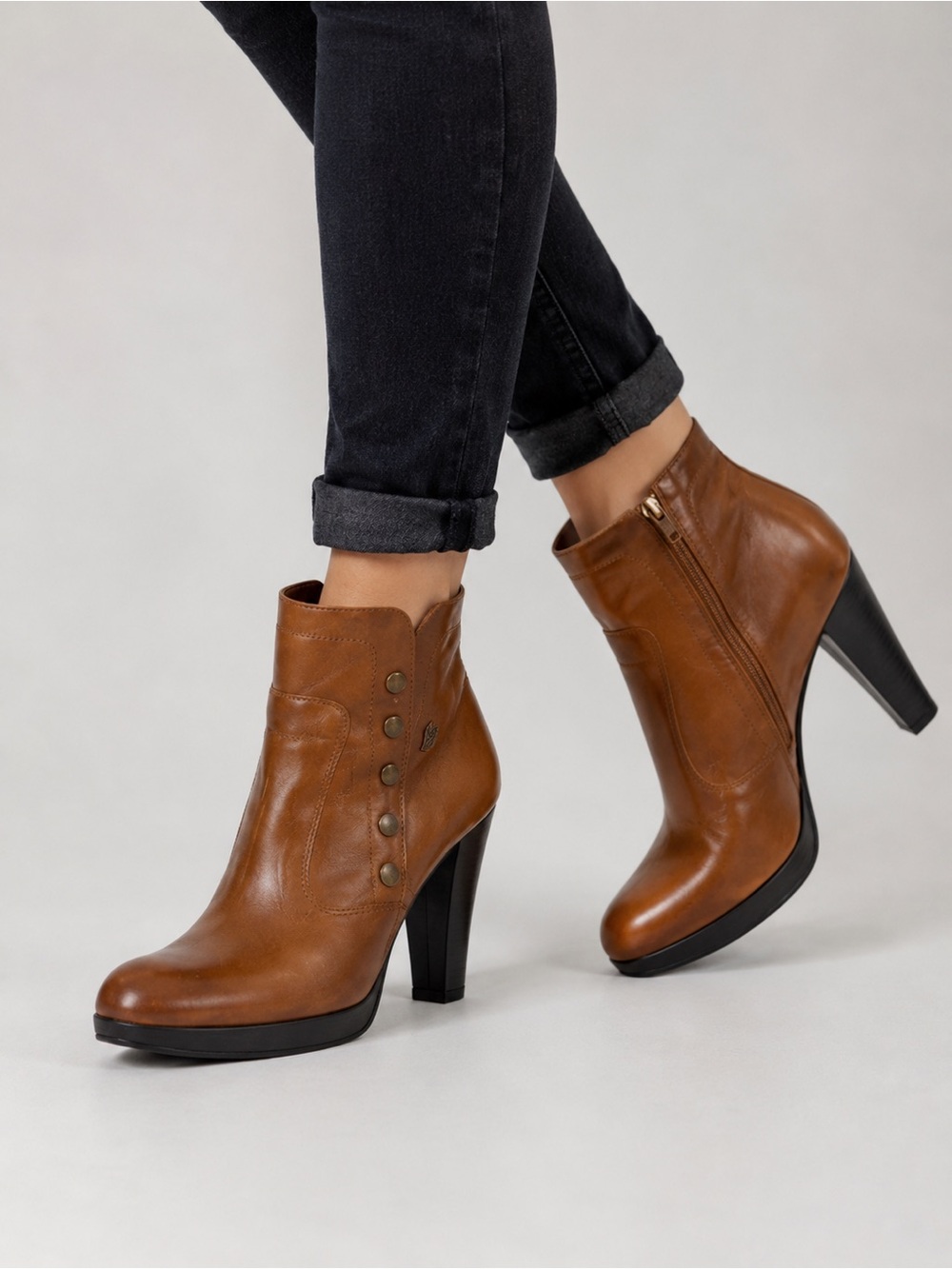 NeroGiardini Cognac Brown Leather Ankle Boots High Heel Button Detail Size 37